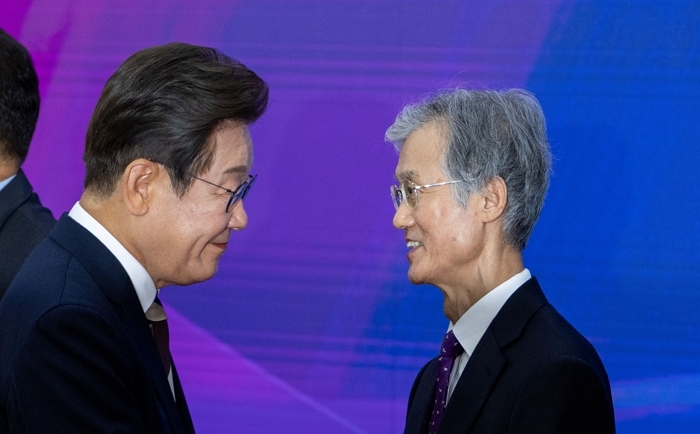 origin_조희대대법원장과악수하는이재명대통령.jpg