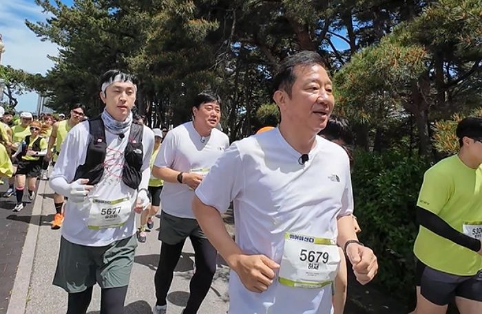 7월 군입대 앞두고 포착된 차은우, 마라톤 대회서 ‘천상계 미모’ 뽐냈다