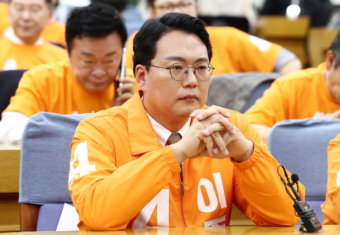 origin_굳은표정의천하람상임선대위원장.jpg