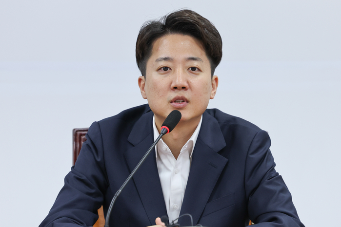 origin_인사말하는이준석의원.jpg