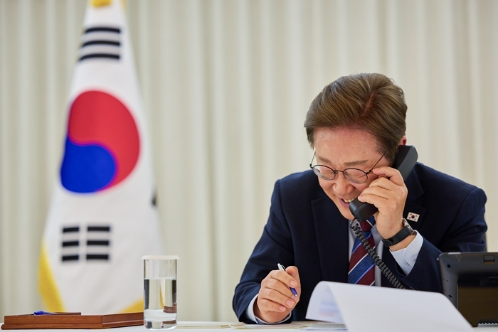 origin_미소짓는이재명대통령트럼프美대통령과통화.jpg
