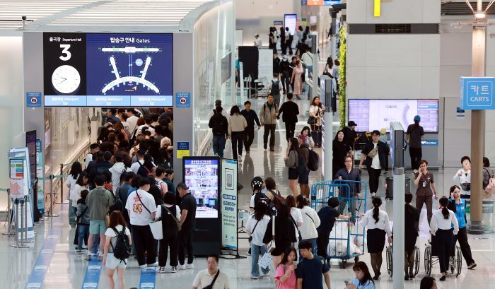 해외여행 가시는 분?... 내일(10일)부터 ‘3자녀 이상’이면 출국 수속 먼저 밟을 수 있습니다