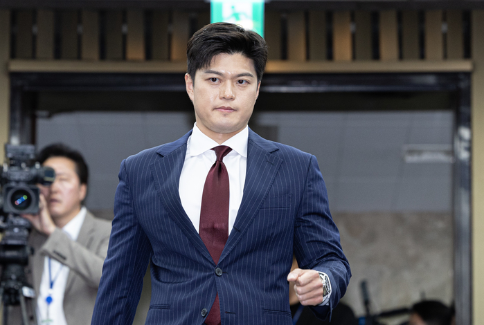 origin_국민의힘의원총회참석하는김용태비대위원장.jpg