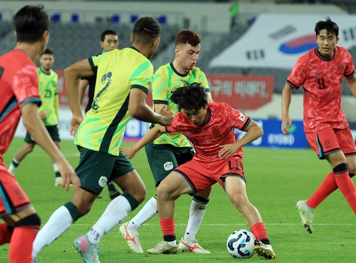 5일 오후 경기도 용인미르스타디움에서 열린 하나은행 초청 U-22 축구국가대표팀 친선경기 대한민국과 호주의 경기 / 뉴스1