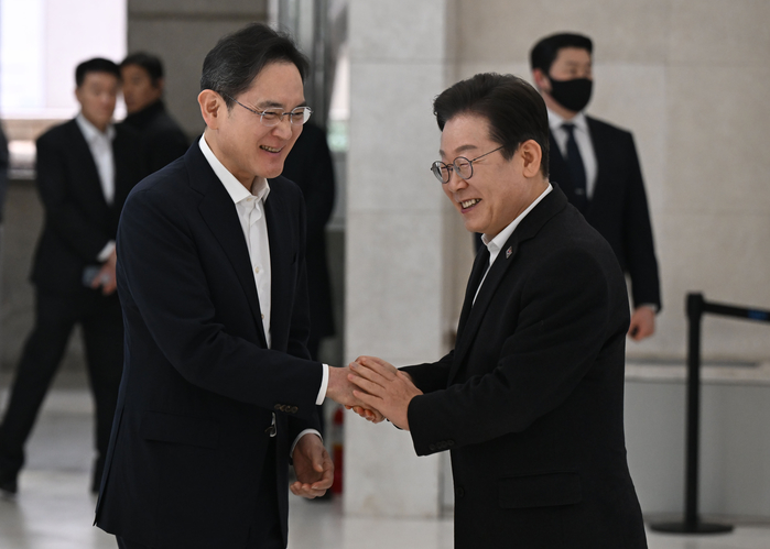 origin_이재명대표맞이하는이재용삼성회장.jpg