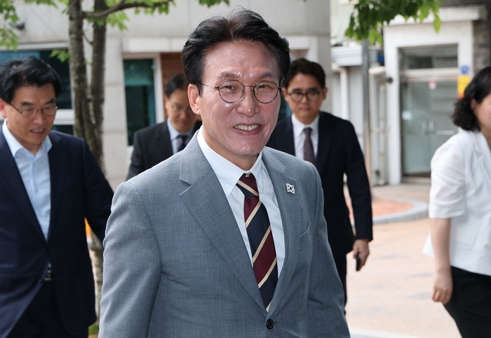 origin_출근하는김민석총리후보자.jpg