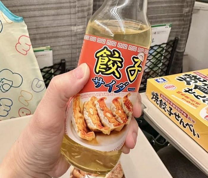 일본에서 유행 중이라는 ‘만두맛 사이다’ 실제로 마셔 본 리얼 후기