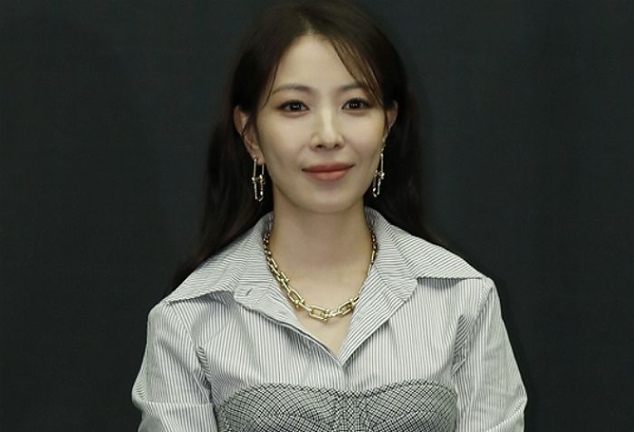 “보아 XXX”... 서울 도심서 발견된 저급한 ‘낙서 테러’... 팬들이 직접 나서 지웠다