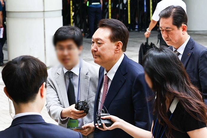 국힘 김성태 “노무현도 법정 갈 때 에스코트 받아... 尹, 술친구 1명도 없나”
