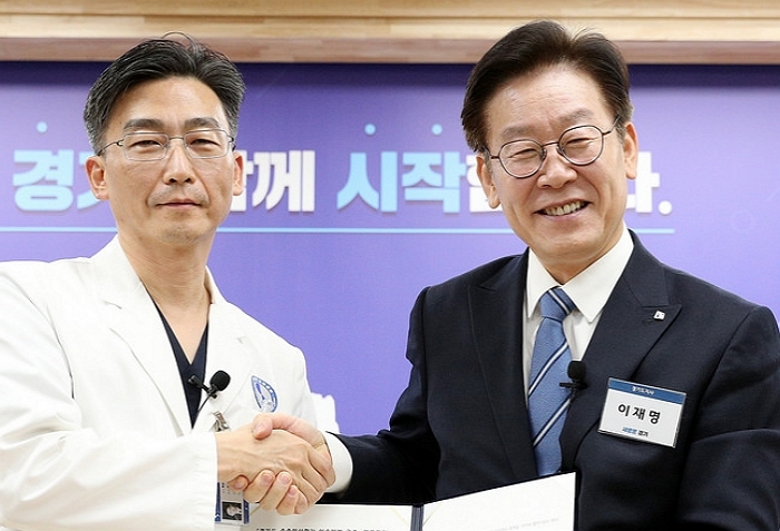 “이국종 교수를 보건복지부 장관으로”... ‘아덴만 영웅’이 국민추천 1호 된 배경은