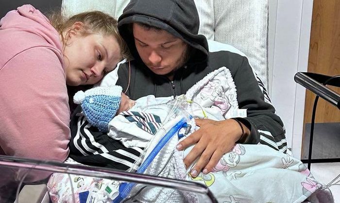 수술받고 기적적으로 살아났는데... 퇴원 날 ‘간호사 실수’로 숨진 아기 끌어안고 오열한 부모
