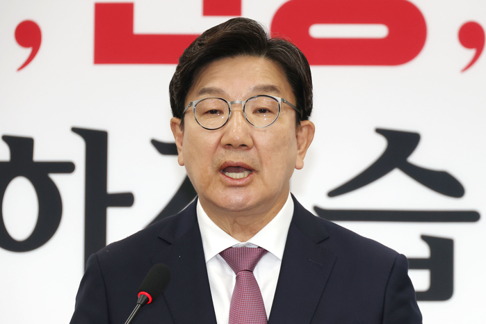 원내대표 물러나는 권성동 “尹 영입 최선... 비상계엄은 너무나 큰 잘못”