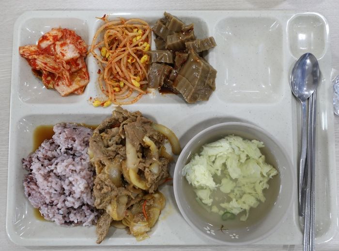 근로자들도 ‘천원짜리 학식’ 먹을 수 있나... 이재명 정부, 시범사업 검토 중