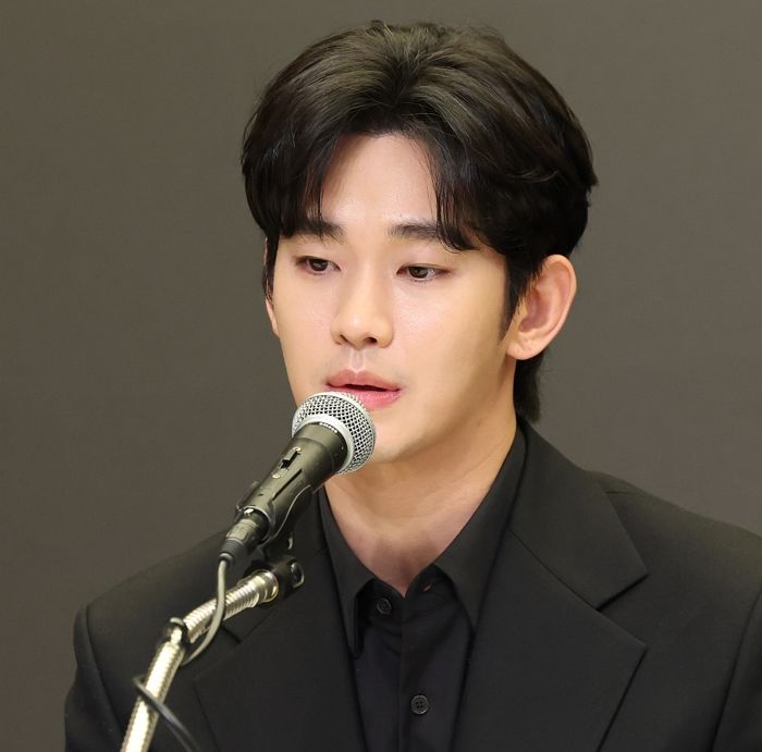 김수현-김새론 카톡·녹취록, 결국 ‘국과수’서 감정한다... “조작 여부 밝힐 것”
