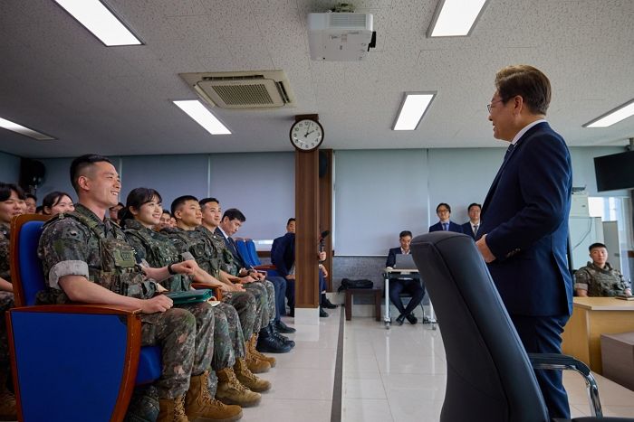 군부대 방문한 이재명 대통령 “국민은 여러분 충성심 믿는다”