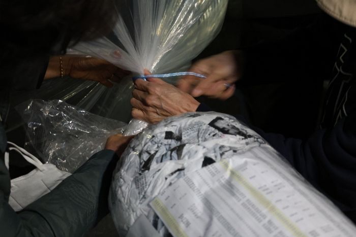 강화·김포서 발견된 대북 풍선... 李 “계속 살포하면 처벌”