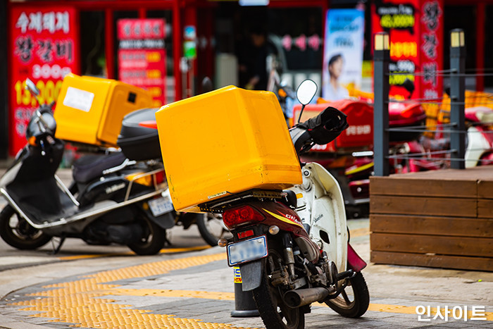 매장 건물서 숨진 채 발견된 40대 패스트푸드 배달원... 현장에 ‘유서’ 있었다