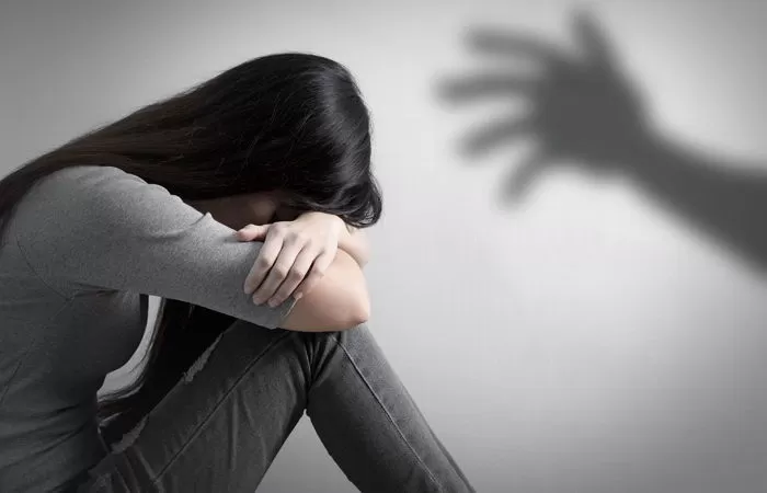 "나랑 뽀뽀하자" 딸뻘인 20대 여군 강제 성추행한 50대 대령