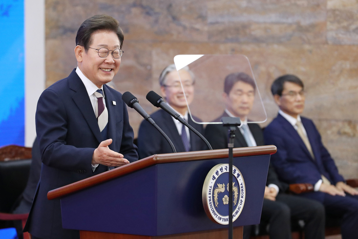origin_미소짓는이재명대통령.jpg