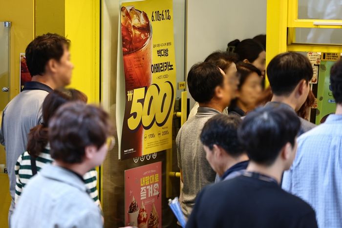 “500원 아메리카노·3900원 짜장면”... 백종원 ‘더본’ 역대급 할인, 깜짝 놀랄 결과 나왔다