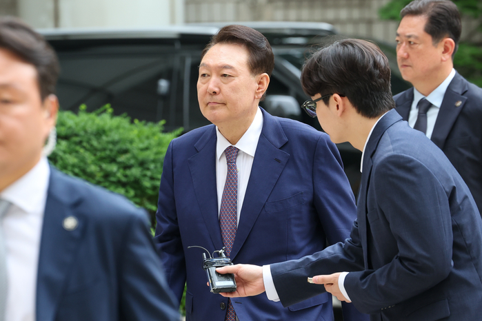 origin_공판출석하는윤석열전대통령묵묵부답.jpg