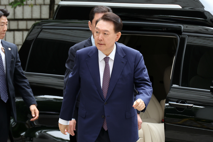 origin_법정향하는윤석열전대통령 (1).jpg