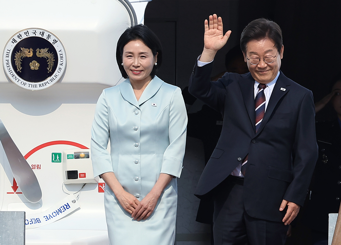 origin_캐나다출국길오른이재명대통령내외.jpg
