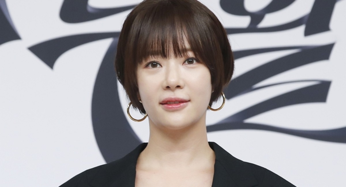 '<b>43억</b> 회삿돈 횡령' <b>황정음</b> "재산 처분해 6월 초 모두 갚았다"