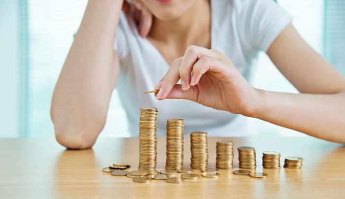 고급차 몰고 ‘아들 카드’ 쓰면서 기초수급비 5400만원 타먹은 여성... 전과자 됐다