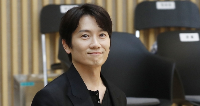 origin_커넥션지성부드러운미소.jpg