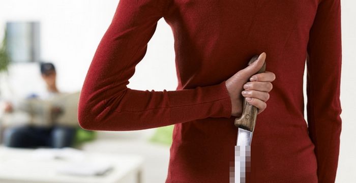 남편·시어머니에 흉기 휘두른 아내, 징역 5년 선고... “17년간 남편 외도와 폭행 견뎌”