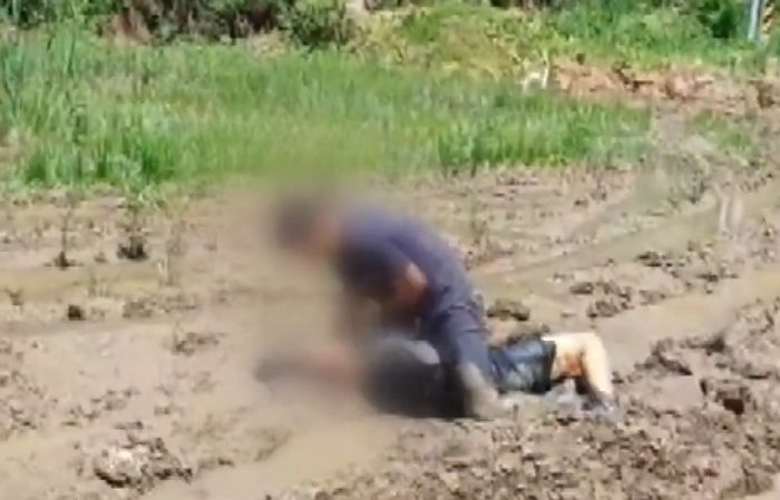 이웃에 ‘손도끼’ 휘두른 남편... 옆에 있던 아내는 “죽여!” 응원, 무슨 일? (영상)