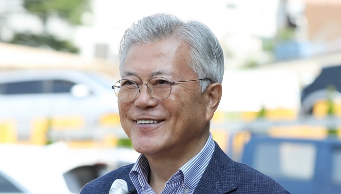 origin_사전투표마친문전대통령.jpg