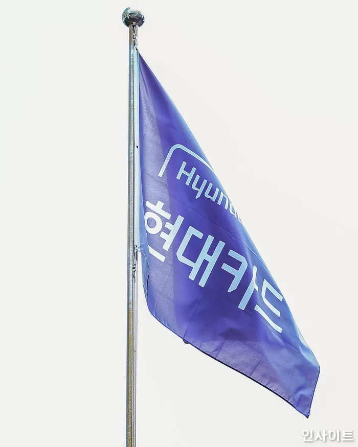트럼프ㆍ아이유ㆍ블랙핑크 리사가 회원... 전 세계 VVIP만 쓴다는 프리미엄 카드의 정체