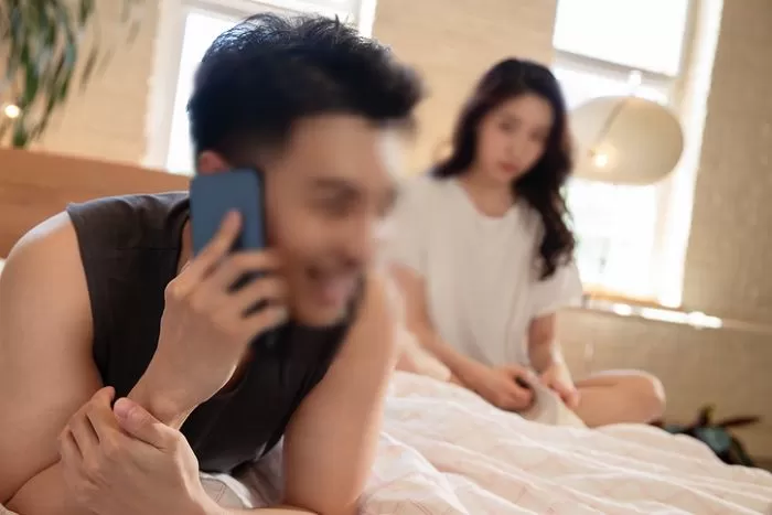 휴직 여직원과 카톡하는 남편에 분노한 아내... 누리꾼들 반응