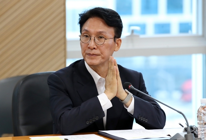 origin_참석자인사듣는김민석후보.jpg