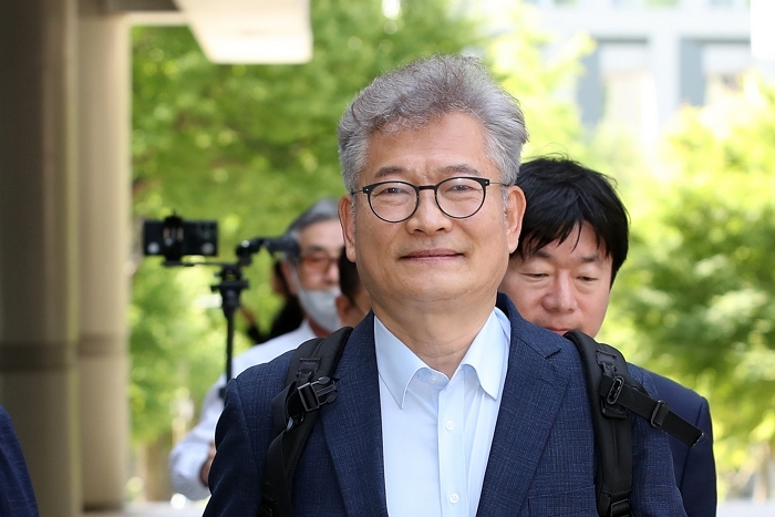 origin_법정향하는송영길.jpg