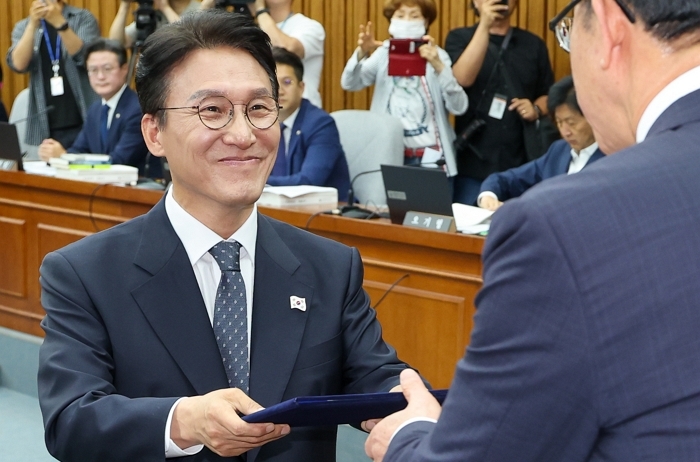 origin_김민석미소.jpg