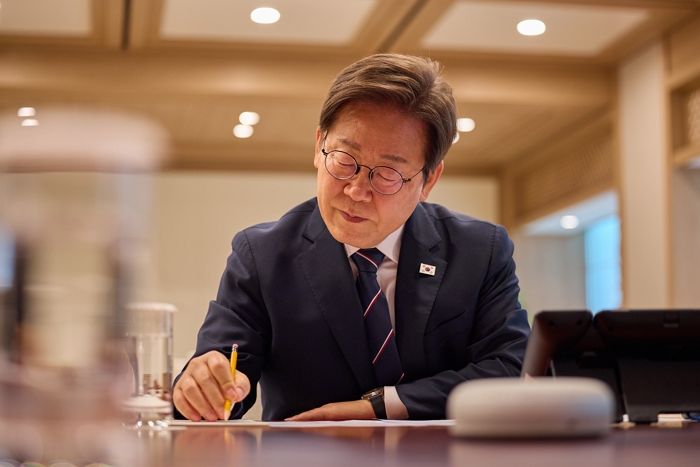 정부가 전 국민에게 주는 13조 2,000억 규모 ‘민생회복 지원금’, 난민도 받는다