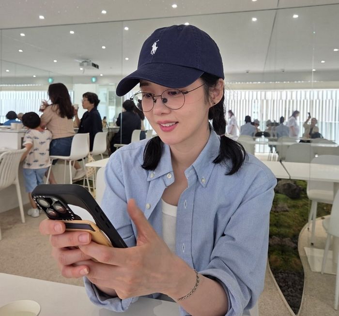 ‘44세’ 장나라, 학식 먹는 대학생 같은 ‘동안 비주얼’ 근황