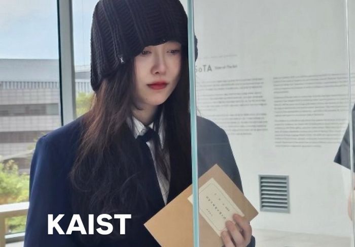 ‘카이스트 대학원생’ 구혜선, 윤동주 시집 감상... “일상도 지적미 가득하네”