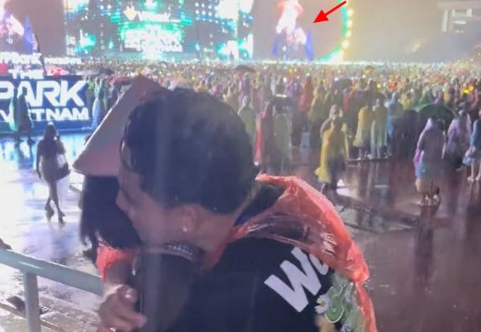 “프러포즈 없이 결혼한 게 미안해서”... ‘지드래곤 콘서트’ 배경으로 아내 앞에 무릎 꿇은 남편 (영상)