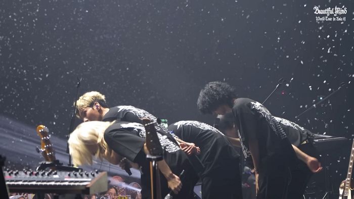 “투명 인간 취급받던 나에게 유일하게 인사해 줘”... 스태프가 전한 ‘미담’ 속 아이돌의 정체