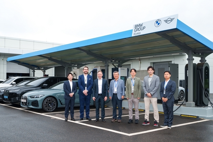 사진2-BMW 그룹 코리아 한국전기연구원과 전기차 충전 시스템 호환성 향상 위한 업무협약식 진행.jpg