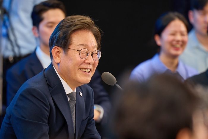 “흙수저도 출세하게 사법고시 부활시켜주세요” 요청에... 사시 패스한 李대통령이 보인 반응