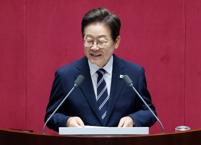 이재명 대통령 국정 지지율 60% 넘겼다... 취임 2주 만에 9%p 상승한 ‘62%’