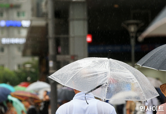 이번 주말 전국에 ‘비’ 예보... 월요일부턴 ‘찜통더위’ 찾아온다