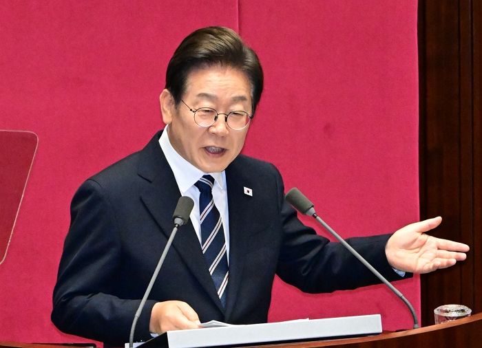 李대통령, 먼저 ‘이 행동’ 하자... 박수 안 치던 국힘 의원들, 일어나 악수했다