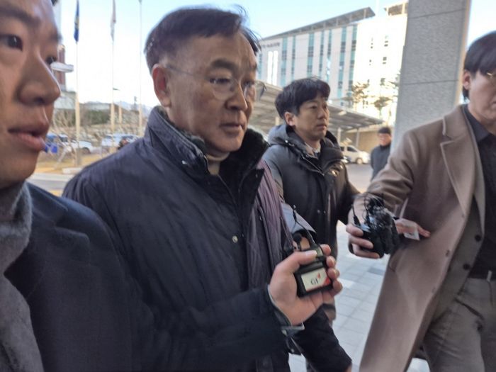 양양군수, 뇌물 받고 여성 민원인과 부적절 관계 맺어 징역 2년