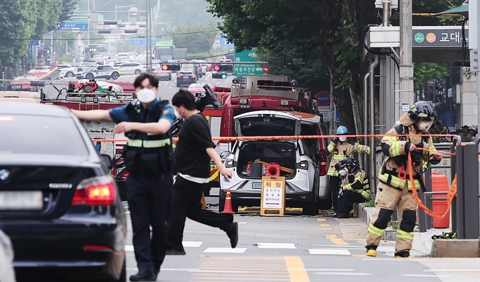서울 지하철 교대역, ‘가스 유입’으로 무정차 통과... “가스배관 파손”